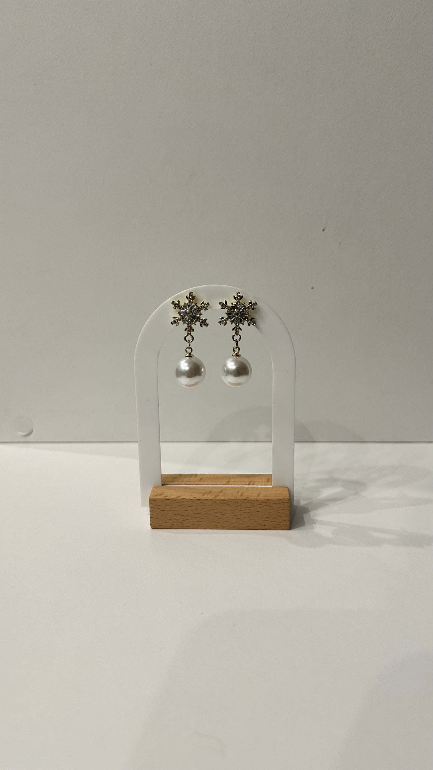 Boucles d’oreilles dorées – Snow Pearl