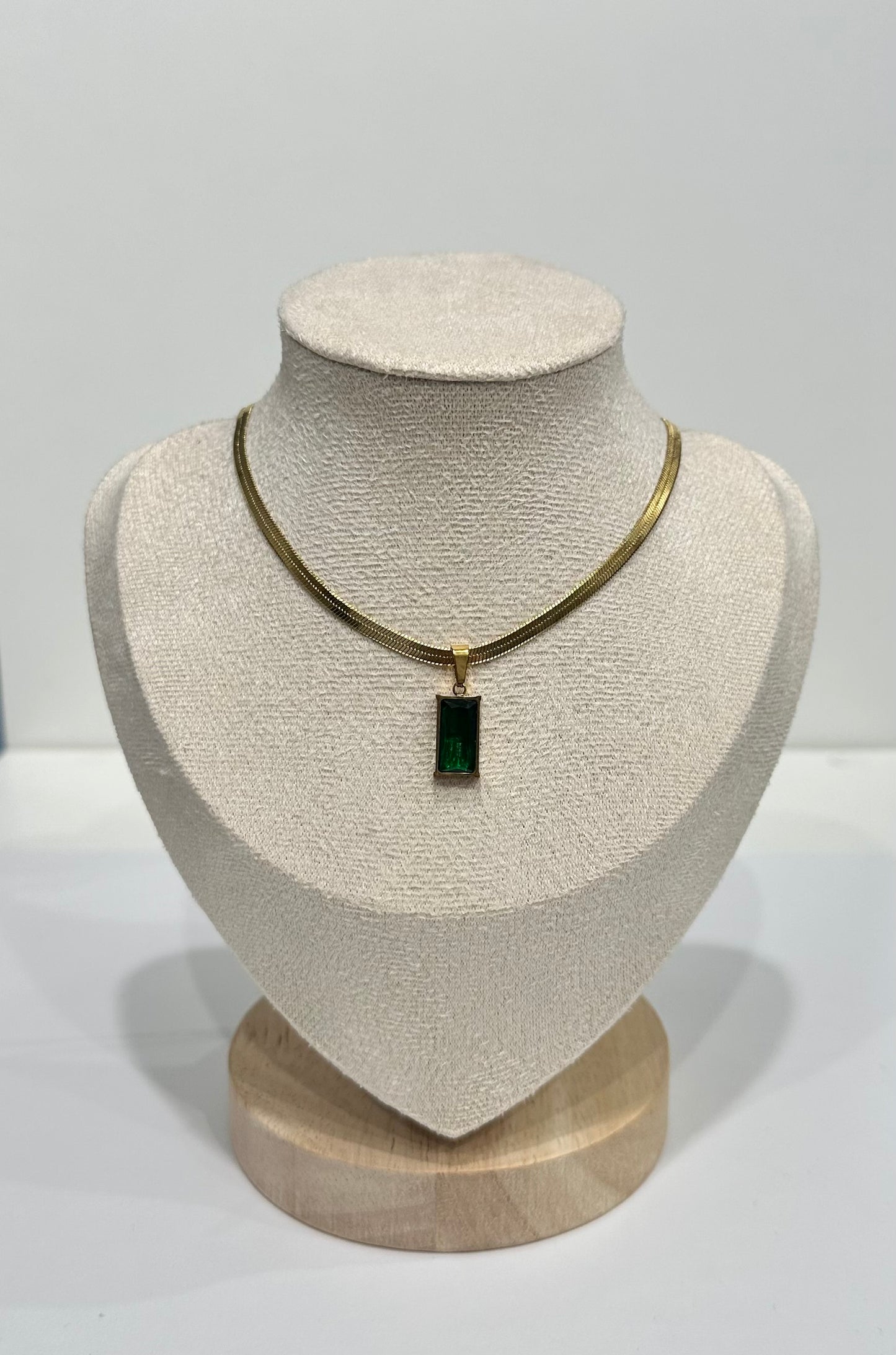 Collier doré – Emerald Glow