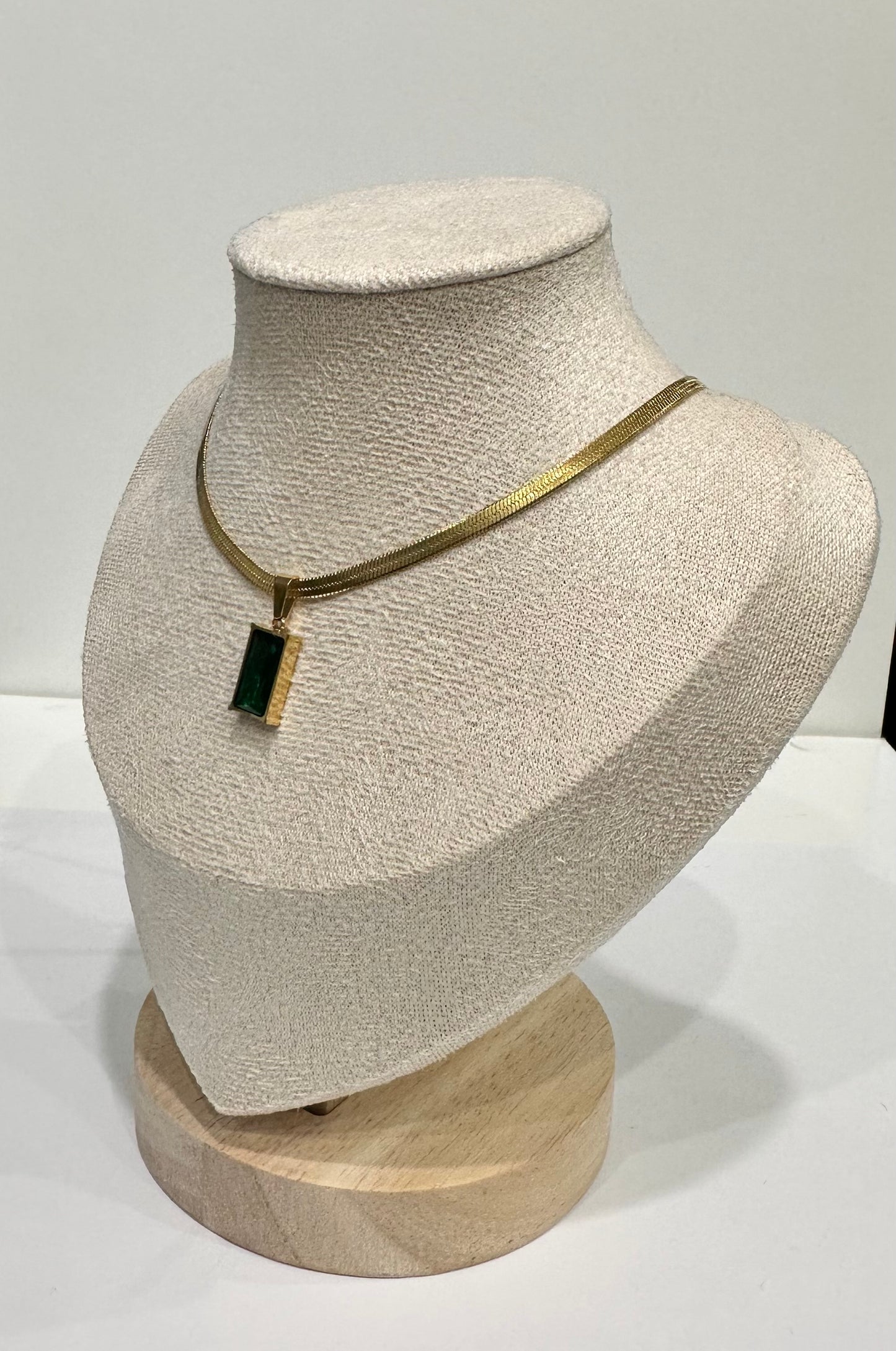 Collier doré – Emerald Glow