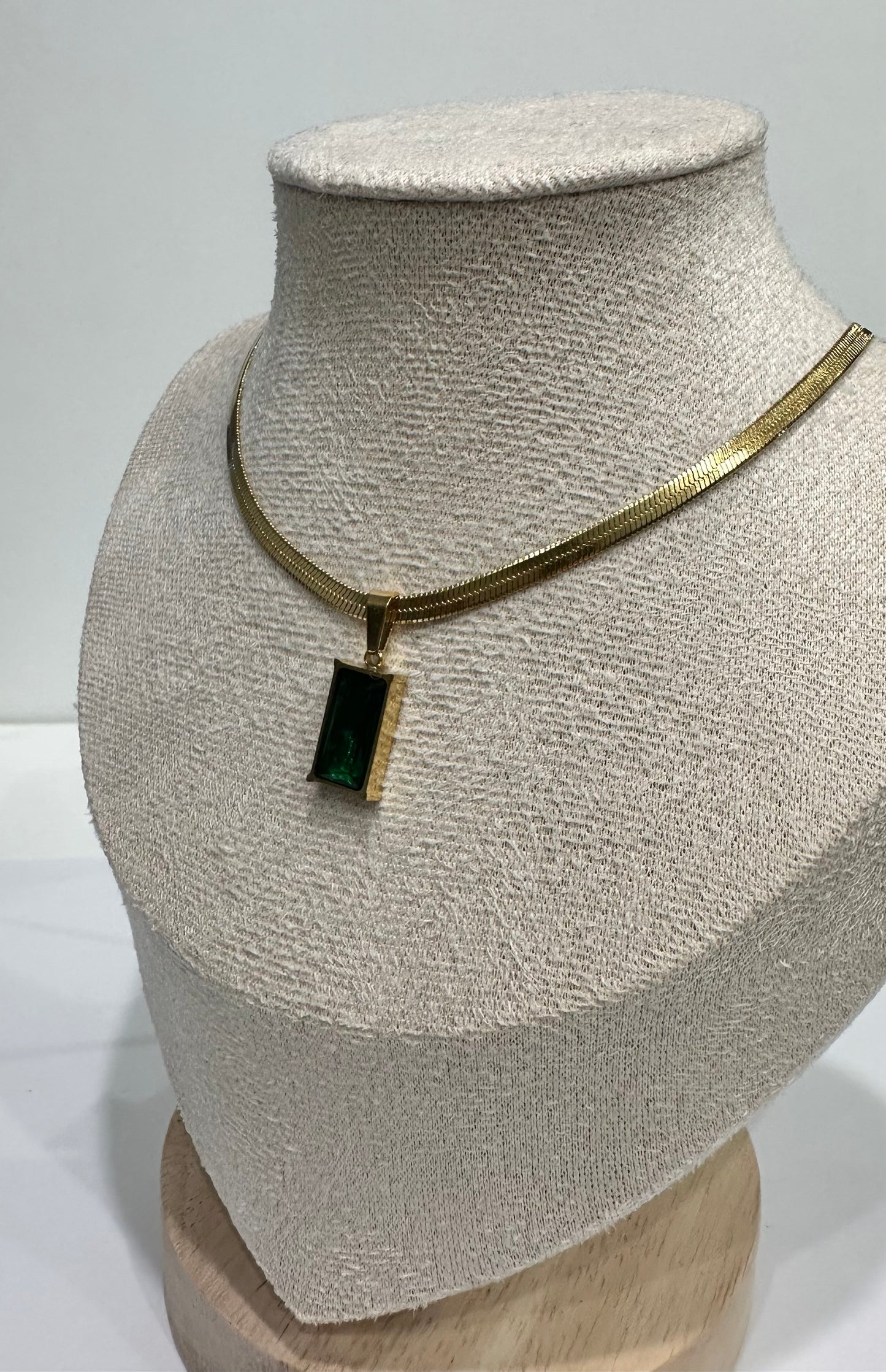 Collier doré – Emerald Glow