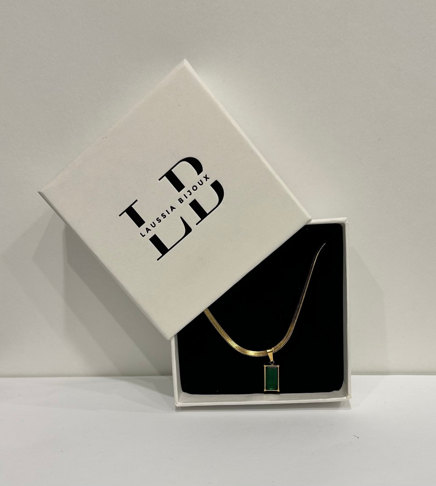 Collier doré – Emerald Glow