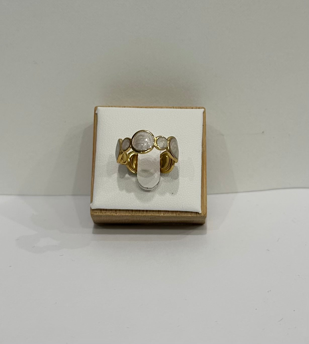 Bague dorée – White Harmony